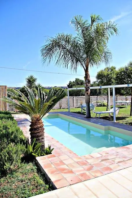Brunello Con Veranda E Piscina Condivisa Santa Lucia  Santa Lucia (Sicily)